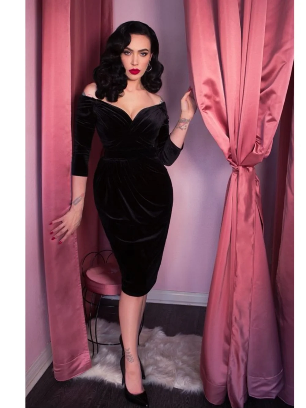 Vixen Micheline Pitt Starlet Black Velvet Wiggle Dress Size Small - Picture 2 of 2